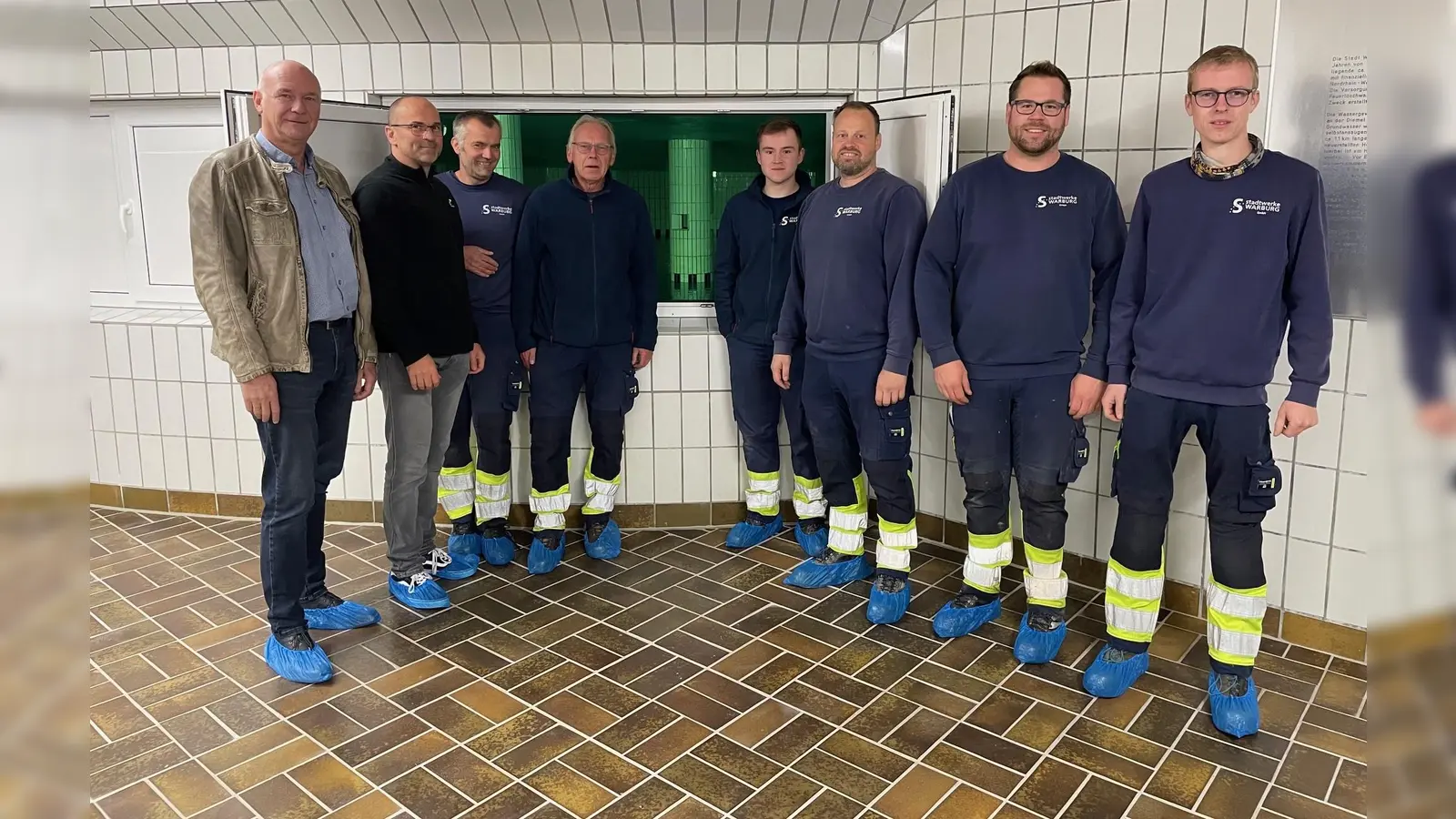 Vertreter des Kreises Höxter mit Team der Trinkwasserabteilung der Stadtwerke Warburg GmbH. (Foto: privat)