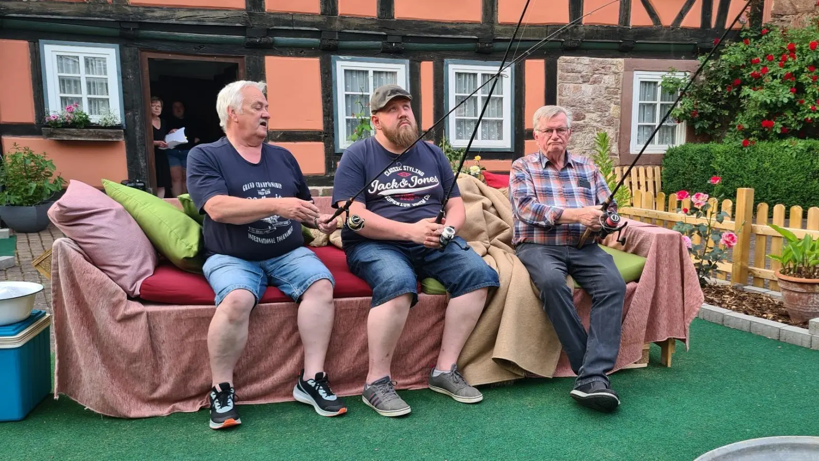 Aus dem Männerwochenende Deluxe wird leider nichts, doch das wissen die drei Herren noch nicht. (Foto: privat)