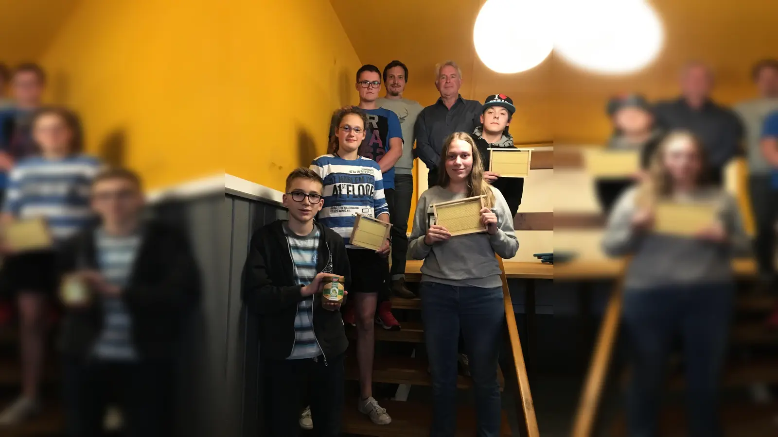(v.l.) Felix Wiegmann (Behrensen), Johanna Gaflig (Delliehausen), Adrian Bojanowski (Uslar), Sven-Erik Bösenberg (Uslar), Lisa-Marie Schön (Offensen), Heinz Stülzebach (Uslar), Dominik Guth (Bodenfelde). (Foto: Foto: Stadt Uslar)