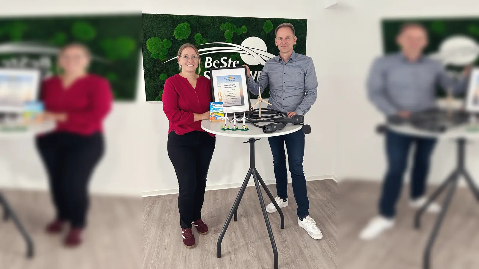 Nicole Sander (BeSte-Mitarbeiterin Marketing/Öffentlichkeitsarbeit) und Michael Starp (BeSte-Geschäftsführer). (Foto: BeSte Stadtwerke GmbH)