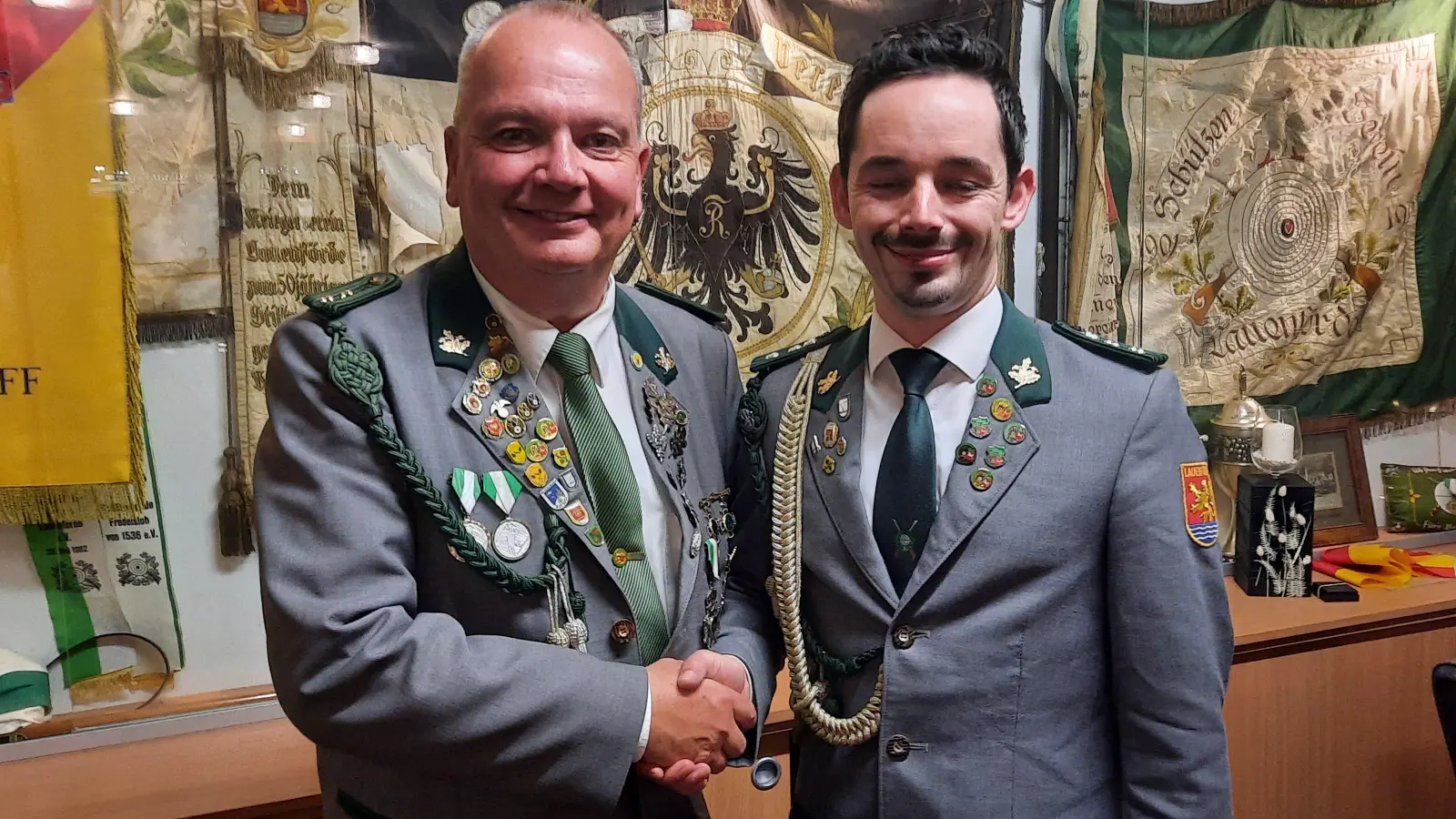 Werner Tyrasa (l.) übergab das Amt des Vorsitzenden an Marcel Gerhards. (Foto: Petra Reinken)