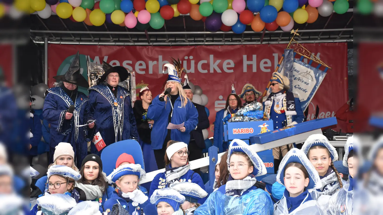 Die Sparkasse spendete süßes Wurfmaterial für den Rosenmontagszug.  (Foto: Barbara Siebrecht)