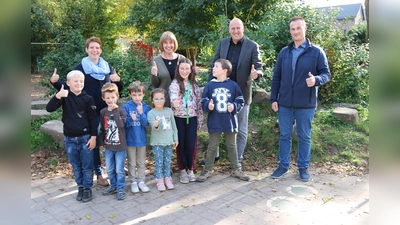 Beim Beginn der Projektarbeit in der Grundschule Schloss-Schule Bevern. Die Energiesparmodelle werden innerhalb der nächsten vier Jahre entwickelt. Durch sie soll klimaschonendes Verhalten dauerhaft etabliert werden. (Foto: LG/KSA)