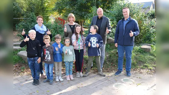Beim Beginn der Projektarbeit in der Grundschule Schloss-Schule Bevern. Die Energiesparmodelle werden innerhalb der nächsten vier Jahre entwickelt. Durch sie soll klimaschonendes Verhalten dauerhaft etabliert werden. (Foto: LG/KSA)