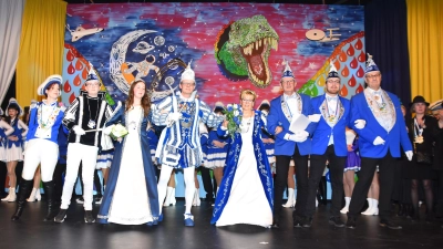 Begrüßung der Tollitäten auf der großen Showbühne. <br> (Foto: Peter Vössing)