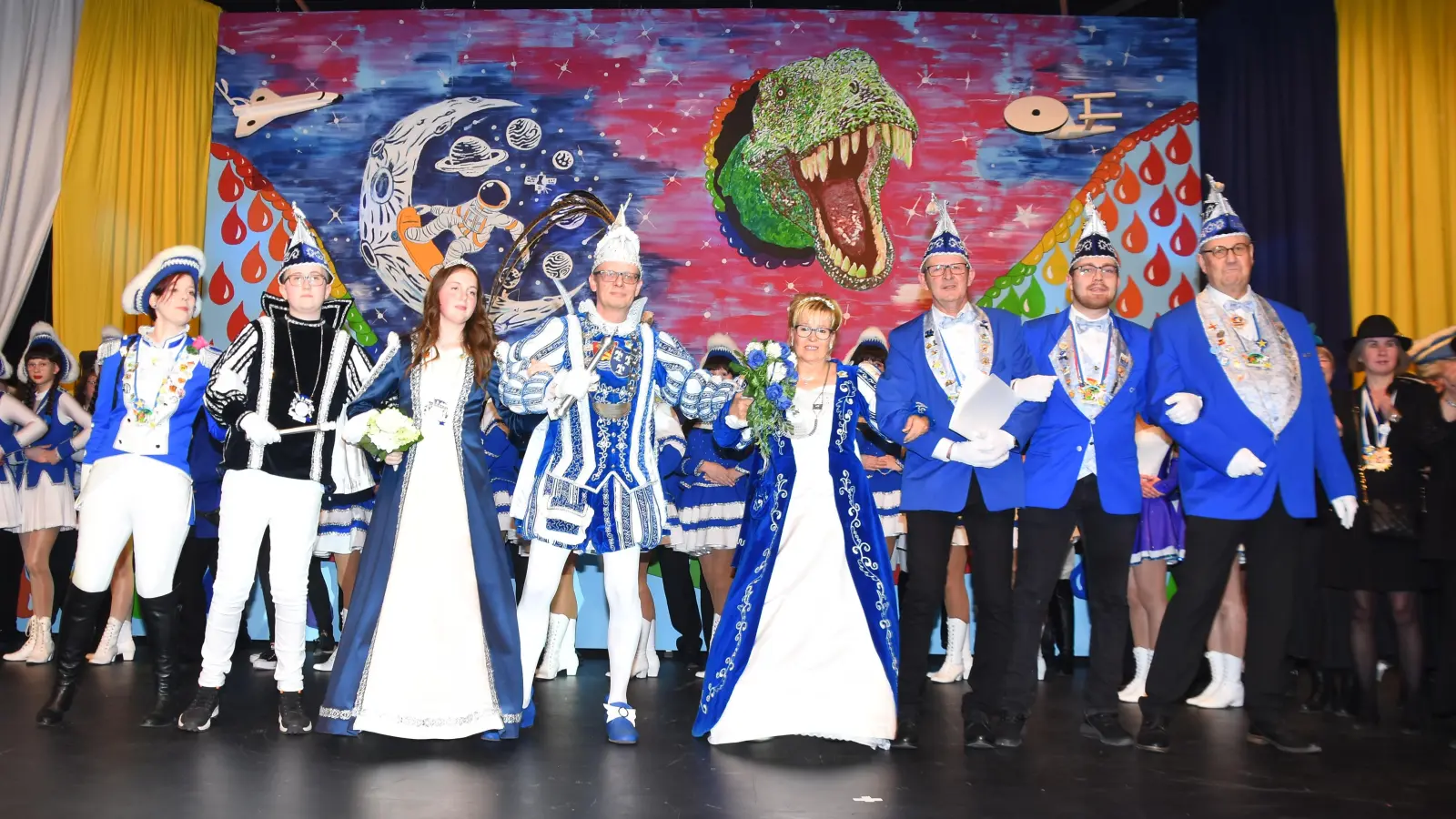 Begrüßung der Tollitäten auf der großen Showbühne. <br> (Foto: Peter Vössing)