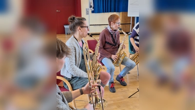 Konzentrierte Arbeit und Spaß am gemeinsamen Erkunden prägten den Improvisationsworkshop der Musikschule. (Foto: Stadt Höxter / Musikschule Höxter)