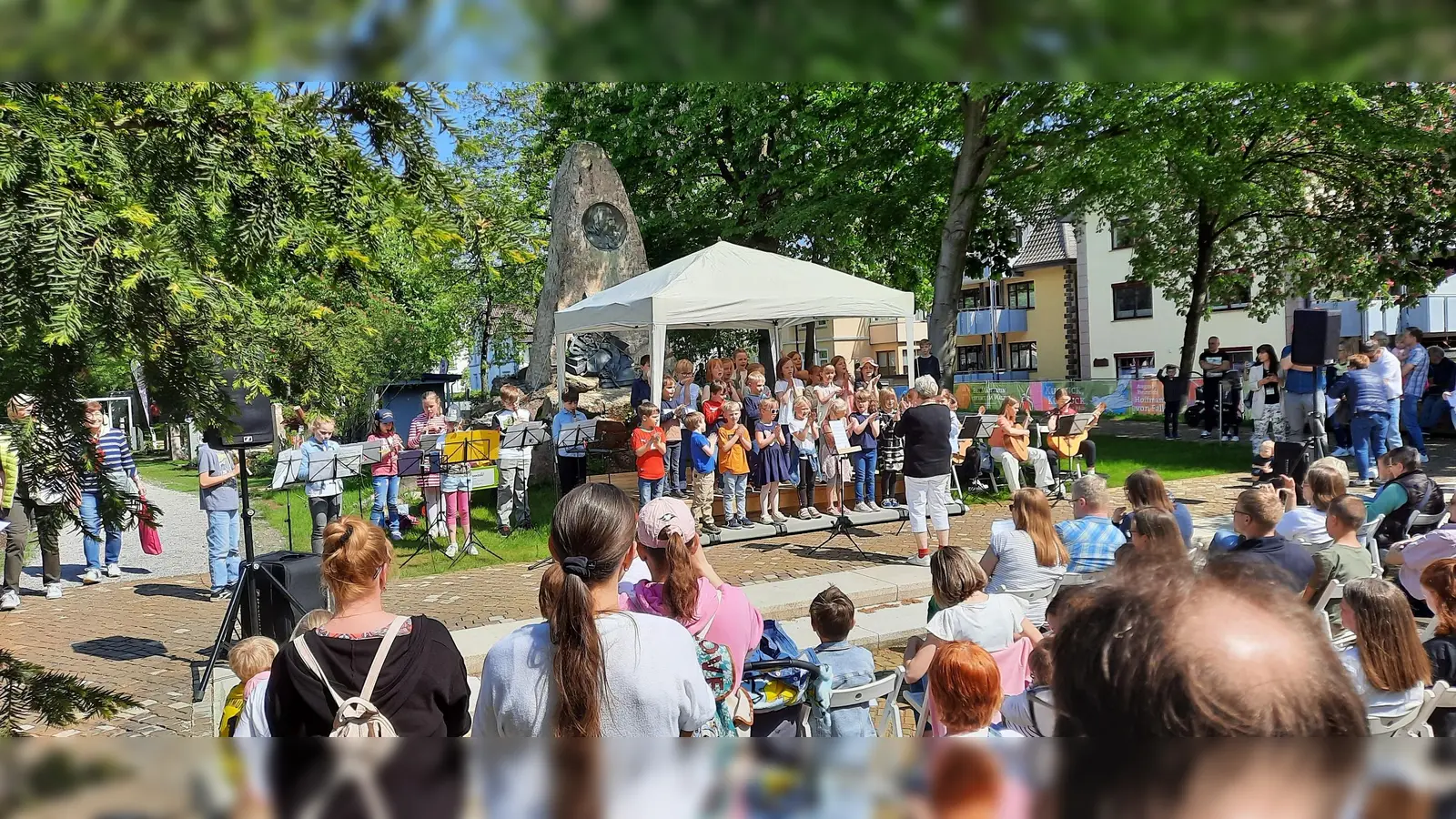 Neustart für den Kinderchor der Musikschule Höxter - Wie hier bei einer Aufführung auf der Landesgartenschau möchte Doris Winkler künftig mit Kindern ab sechs Jahren musizieren. (Foto: Stadt Höxter)