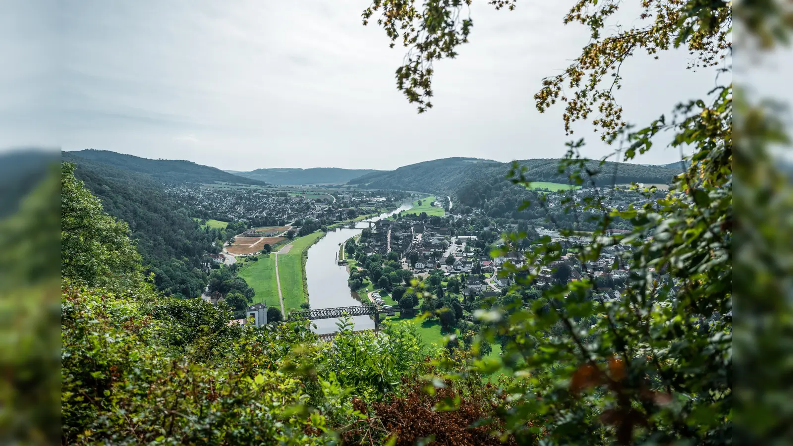 Blick vom Bismarckturm auf Bodenwerder und die Weser. (Foto: SVR/ C. Partsch)