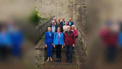 1. Reihe oben (v.l.): Johannes Bröker, Bernhard Steker, Karl Wasmuth, Heribert Hennemann,<br>2. Reihe oben (v.l.): Heinrich Stratmann, Willi Dohms, Christina Moers geborene Ducke, Marga Ernst,<br>Reihe unten (v.l.): Mechthild Schäfers geborene Stiewe, Elisabeth Meyer, Anton Wiemers. (Foto: privat)