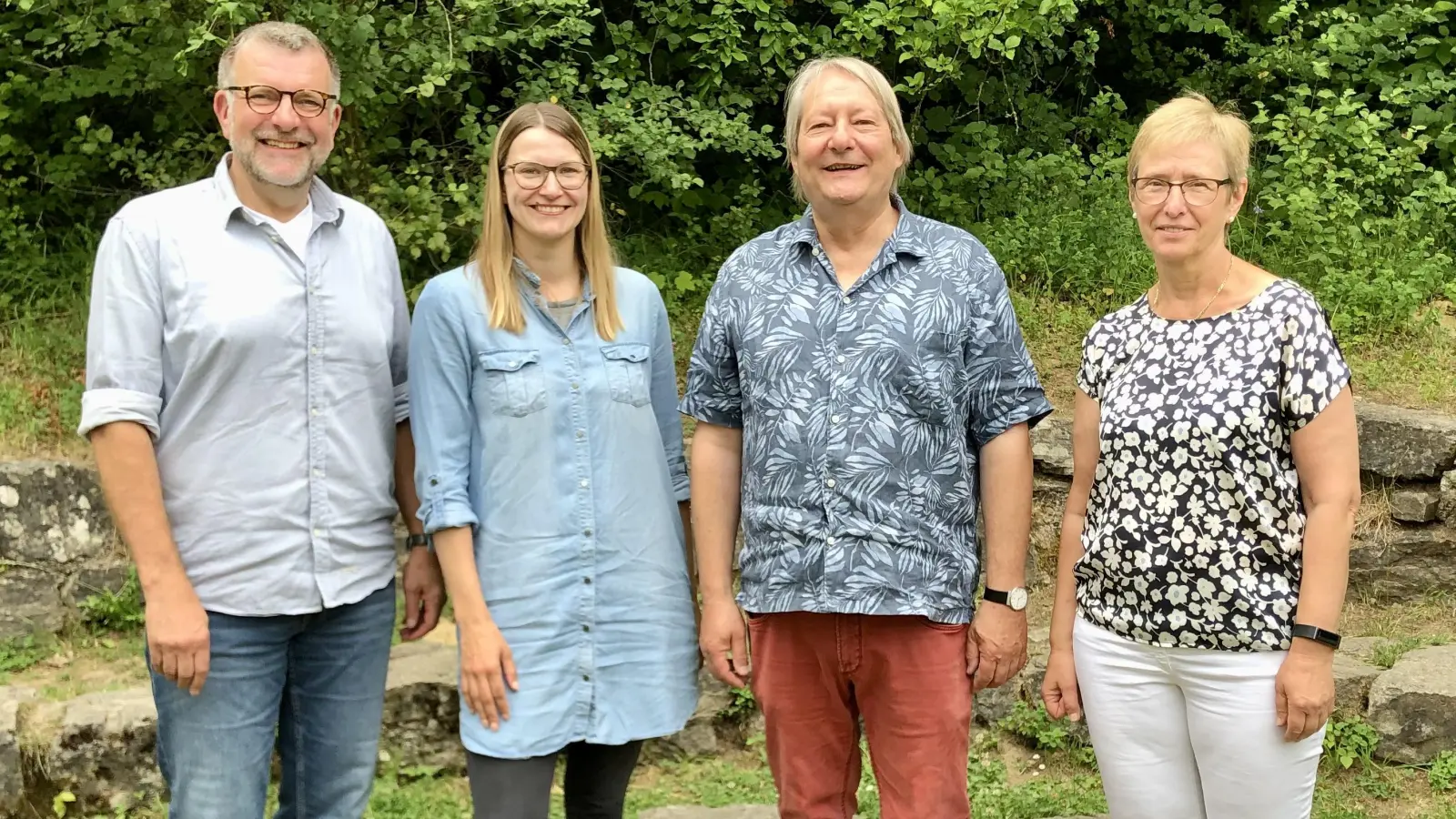 Schulleiter Klaus Oppermann (v.l.) hat sich von Sandra Widera, Peter Ruhwedel und Anita Bollmann verabschiedet.  (Foto: Judith Hüsken)