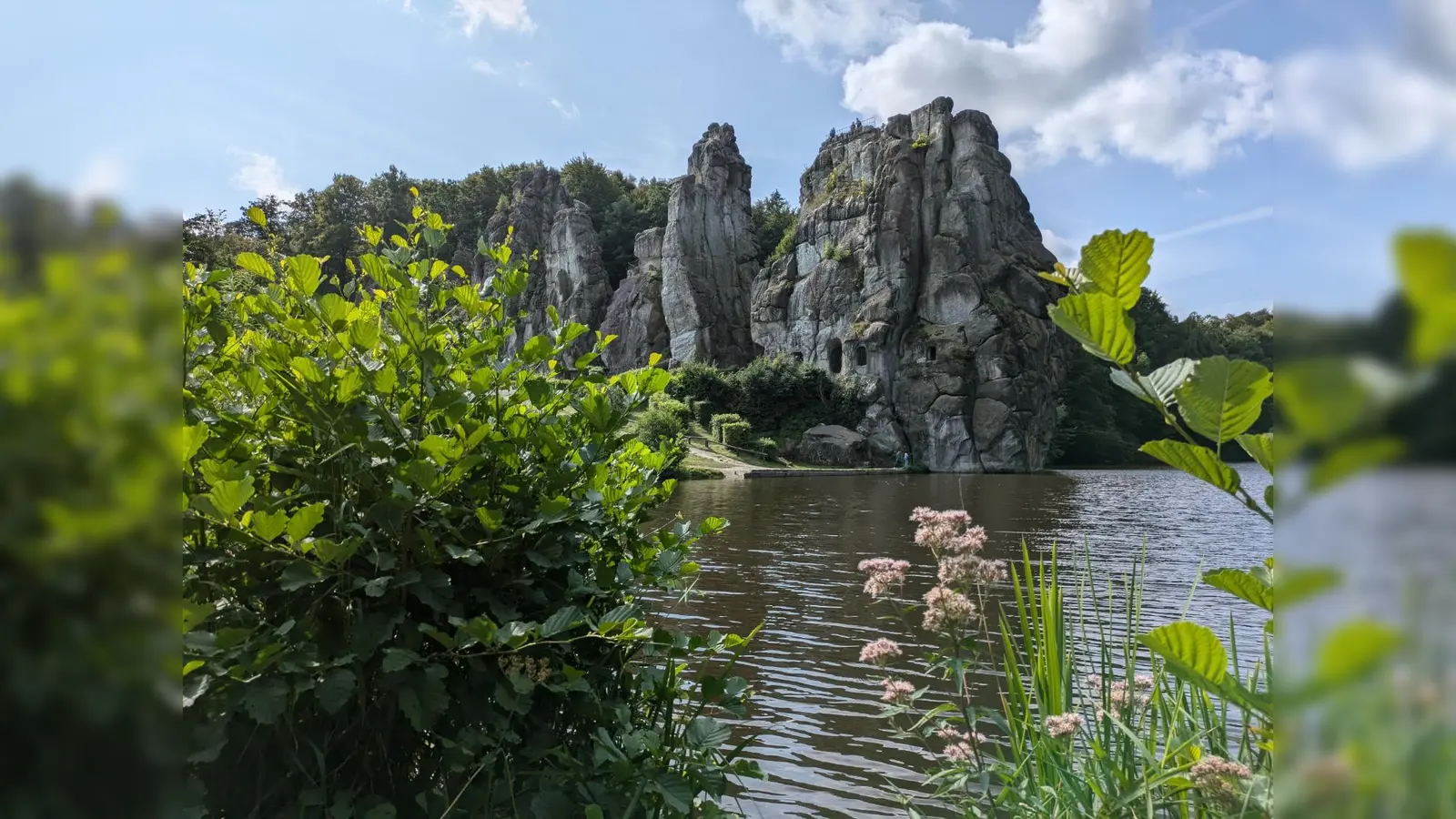 Die Externsteine – für viele Menschen ein ganz besonderer Kraftort. (Foto: LVL)