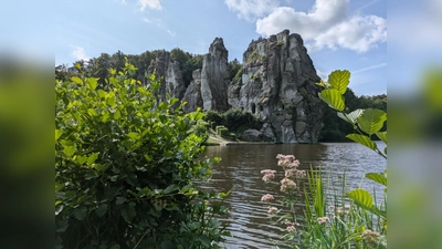 Die Externsteine – für viele Menschen ein ganz besonderer Kraftort. (Foto: LVL)