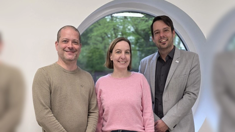 Neurologe Stefan Brüchert MVZ Marienmünster, Simone Becker (Praxismanagerin MVZ Marienmünster) und Kai Schöttler (Bürgermeister von Marienmünster) (Foto: MVZ Marienmünster)