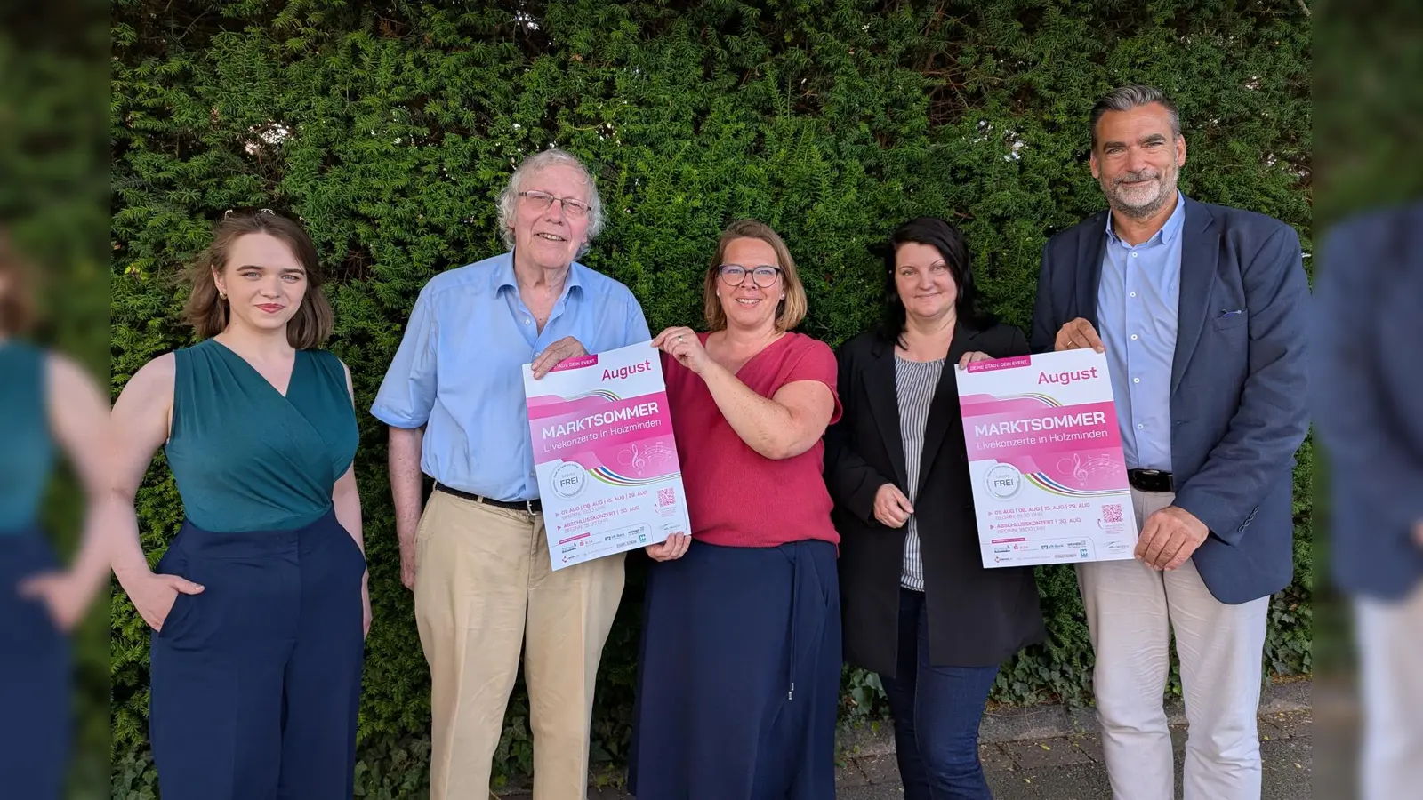Freuen sich bereits auf den August, wenn der Konzert-Sommer auf den Marktplatz zurückkehrt (v.l.): Viktoria Raab, Karlheinz Klammt, Inga Schaper, Michaela Reinecke-Koller und Bürgermeister Christian Belke. (Foto: Stadtmarketing Holzminden GmbH)