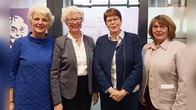 Leiten die Geschicke des International Women’s Club Weserbergland (v.l.): Annette Pokorny (Kassenprüferin), Elke Briese (Präsidentin), Liz Chittka (stellv. Präsidentin und Schriftführung) sowie Renate Nott (Schatzmeisterin). (Foto: IWC Weserbergland / privat)