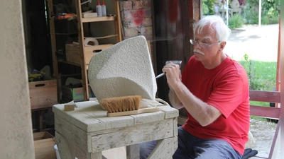 Der Künstler Hubertus Backhaus bei der Arbeit. (Foto: Hubertus Backhaus)