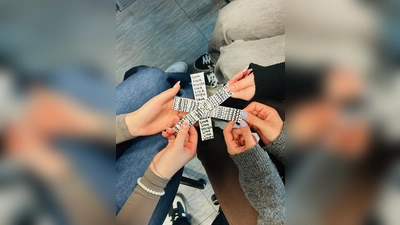 Die Klassen der Jahrgangsstufe 10 waren im Mai im Rahmen des Kooperationsvertrages an verschiedenen Tagen im Heinz-Nixdorf-Forum zu Gast, um sich dort die interaktive Ausstellung CoolMint zum Thema „erneuerbare Energien” anzuschauen. (Foto: privat)
