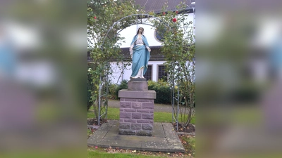 Marienstatue vor der Dalhauser Kirche (Foto: Katja Koch)