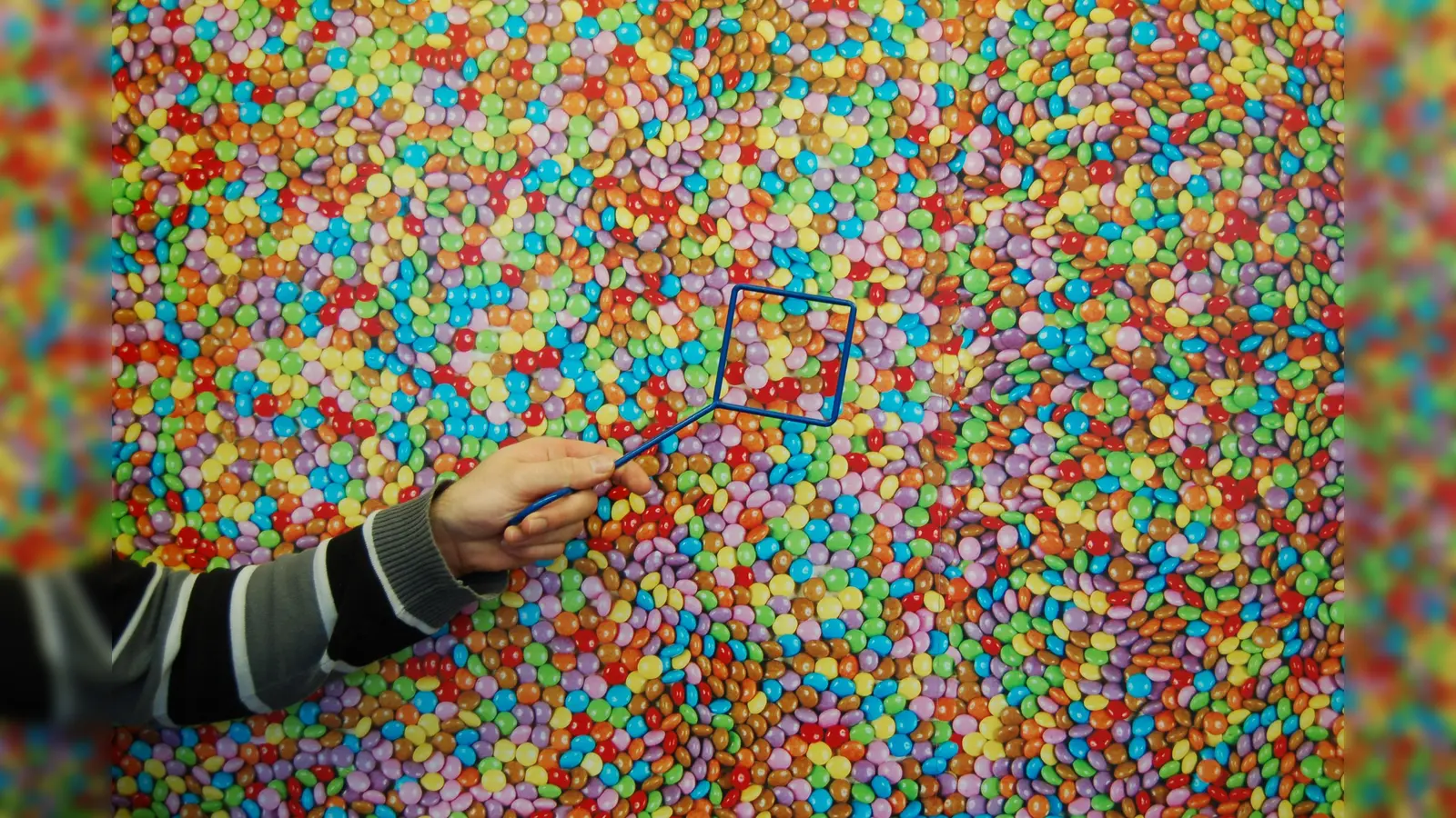 Anhand von Smarties kann auch das Schätzen geübt werden.<br> (Foto: Mathematikum )