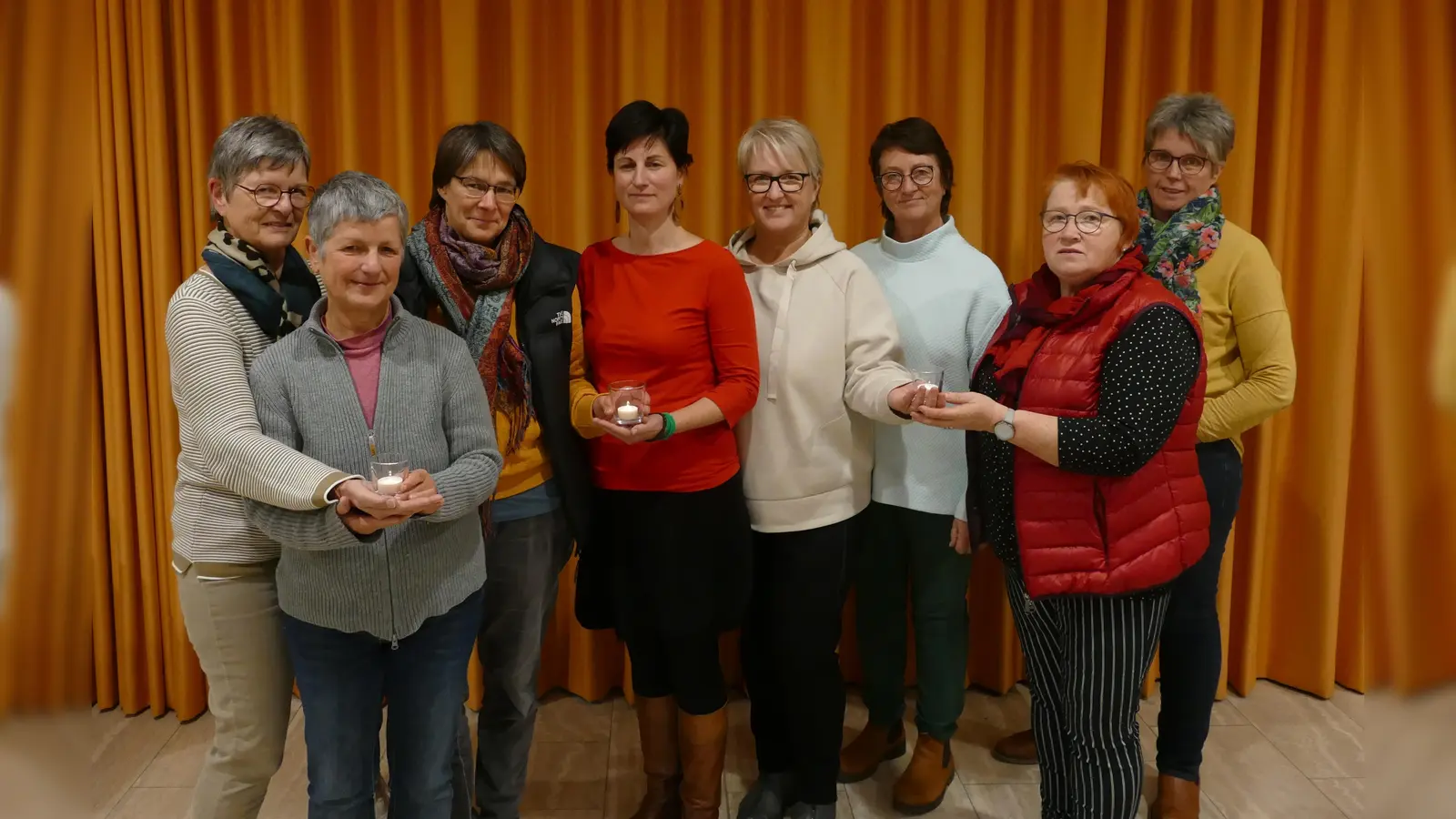 Die Damen des Arbeitskreise TrauerNetzwerk Höxter organisieren den Candle Lighting Day in Beverungen (Foto: privat)