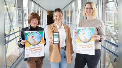 Familienkompass: Werben für eine Beteiligung am Online-Portal (v.l.): Petra Lüke (Abteilung Soziale Dienste), Silke Merkel (Leitung Abteilung Soziale Dienste), Sandra Wegener (Abteilung Soziale Dienste) (Foto: Kreis Höxter)