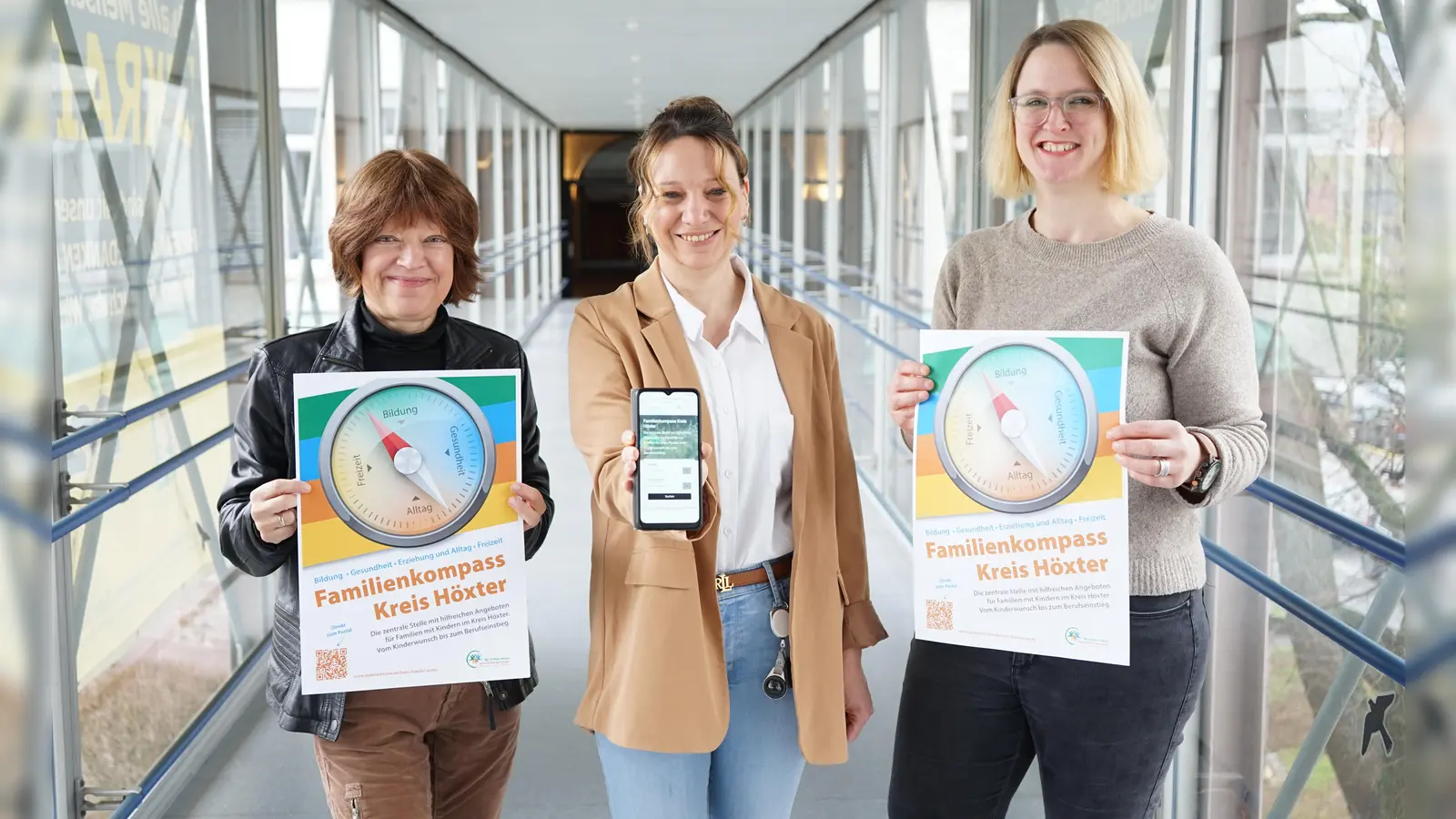 Familienkompass: Werben für eine Beteiligung am Online-Portal (v.l.): Petra Lüke (Abteilung Soziale Dienste), Silke Merkel (Leitung Abteilung Soziale Dienste), Sandra Wegener (Abteilung Soziale Dienste) (Foto: Kreis Höxter)