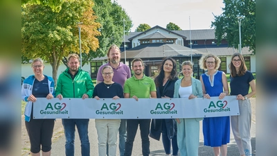 Sind wieder mit einem gemeinsamen Gesundheitsbereich bei der Gewerbeausstellung anläßlich der Oktoberwoche dabei: Die Mitglieder der AG Gesundheit (v.l.) Silke von Detten, Marc Ludwig, Dorothee Erbach-Niemann, Renee Seidel, Lars Scholand, Laureta Cabra, Vanessa Beile, Daniela Dahlmann und Selina Knipping. (Foto: Stefan Bönning)