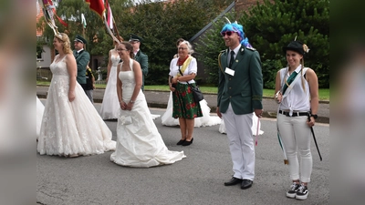 Fröhlicher Frauen-Umzug in Langenthal im Jahr 2019.  (Foto: Barbara Siebrecht)