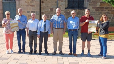 Festkomitee (v.l.): Rosemarie Kehler, Richard Jouvenal, Otto Kohrs, Friedhelm Reck, Ralf Bähre, Hubert Schudnagis, Jens Siebert und Pia Raja Kühne. (Foto: privat)