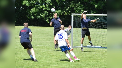 (Fast) alle Augen ruhen auf dem Ball. (Foto: Marc Otto)