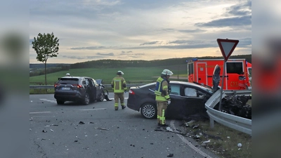 An beiden Autos entstand Totalschaden. (Foto: Kreispolizeibehörde Höxter)