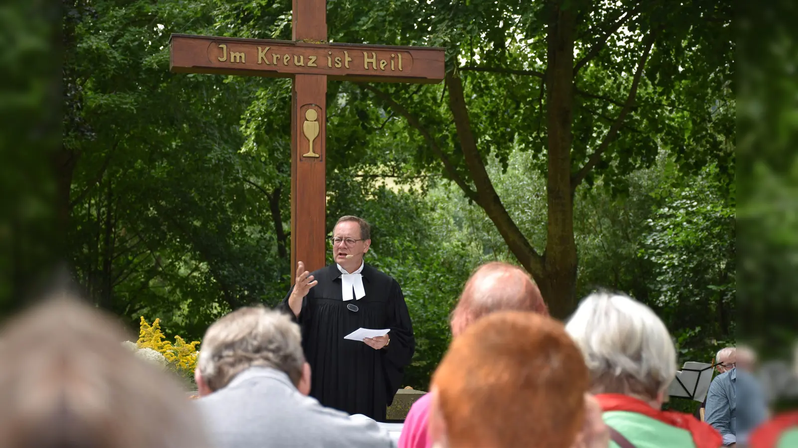Pastor Gunnar Wirth verknüpfte den Komponisten Bach mit der Schöpfungsgeschichte.  (Foto: Barbara Siebrecht)