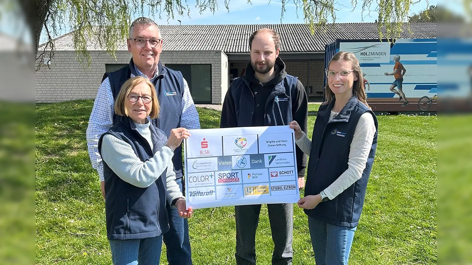 Freuen sich auf die große Sportlerehrung am 5. September in der Stadthalle Holzminden (v.l.): Irmgard Schrader, Wolfgang Jacob, Moritz Kremer und Jennifer Janele. (Foto: Kreissportbund Holzminden)
