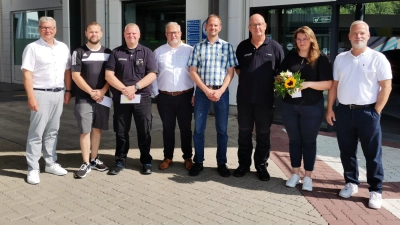 Ehrung der Jubilare (v.l.): Michael Zimbal (GF), Michael Arnemann, Jürgen Quaas, Sascha Bachert, Benjamin Bachler, Uwe Fricke, Maria Grudzienski, Daniel Gebhardt (GF).  (Foto: privat)