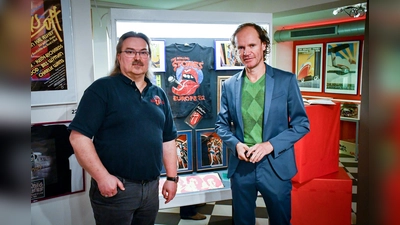 Olaf Böhme (links) zusammen mit dem Comedian Olaf Schubert im Stones Pavillon in Bautzen. (Foto: privat)