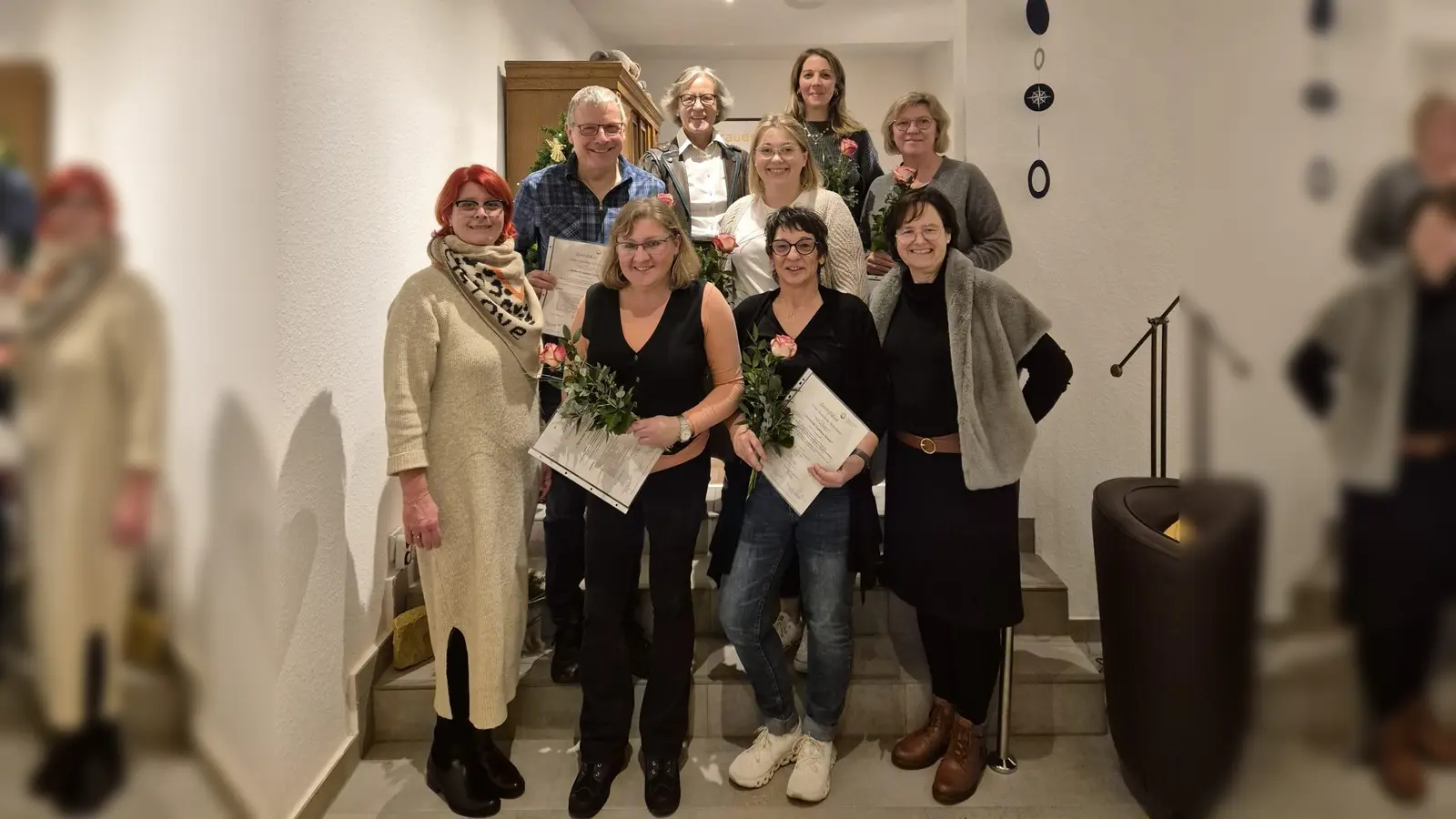 Auf dem Bild von links unten: Daniela Nowak-Henkel (Kursleitung), Larissa Schwan, Manuela Wiechers, Susanne Michels (Kursleitung).<br>Von links oben: Johannes Kersting, Marie-Sophie Stamm, Anja Drüke, Rita Tensi (Kursleitung) und Lorraine Tweddle. (Foto: privat)