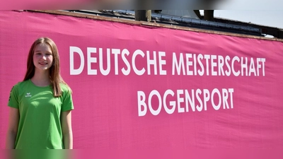 Stine Rogge bei der Deutschen Meisterschaft im Bogensport. (Foto: T. Rogge)