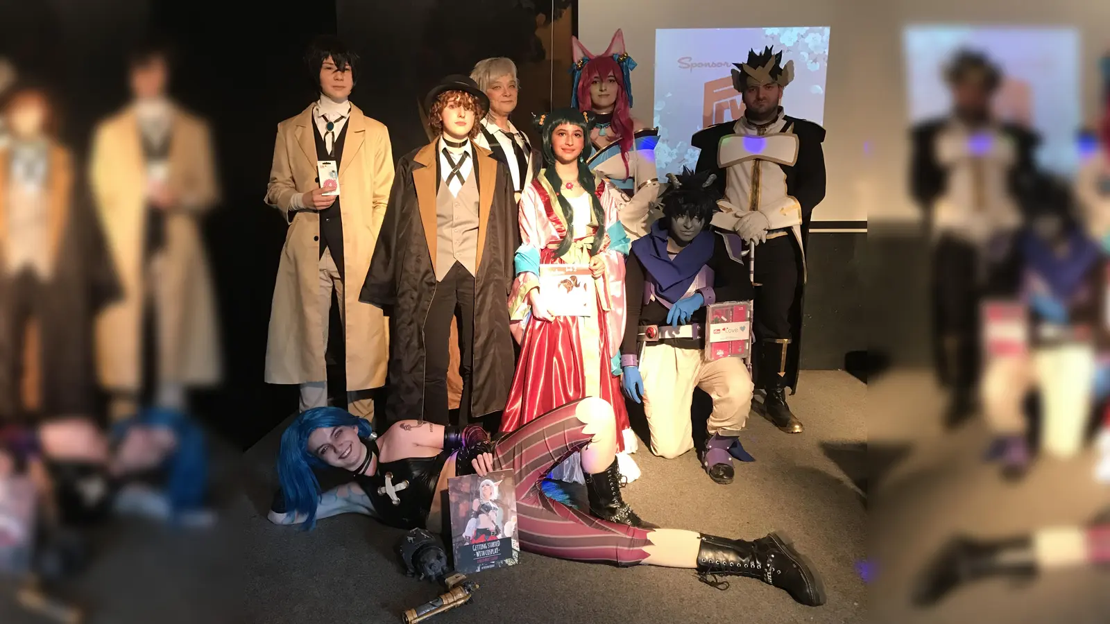Die Siegerinnen und Sieger des Cosplay-Wettbewerbs im April 2024. (Foto: Stadt Höxter)