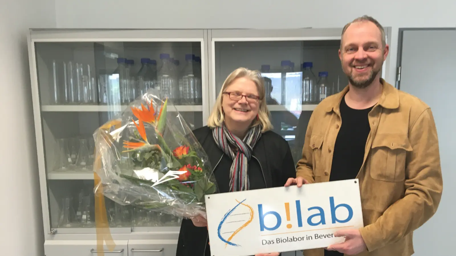Es verabschieden sich von Beverungen: Petra Schröder, Dipl.-Biologin und Oberstudienrätin, Pelizaeus Gymnasium Paderborn sowie Andre von Rüden, Oberstudienrat für Biologie und Englisch, König-Wilhelm-Gymnasium Höxter (nicht auf dem Bild: Christian Riepen, Studienrat für Biologie, Deutsch und Spanisch, Gymnasium Marianum, Warburg). (Foto: privat)