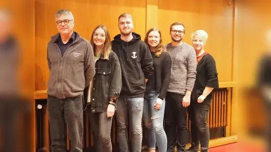Stefan Schöttler, Alina Falke, Max Heising, Clara Pape, Jannik Bernard und Kathrin Mikus sind bereit, dem Hamlet die Stirn zu bieten. (Foto: privat)