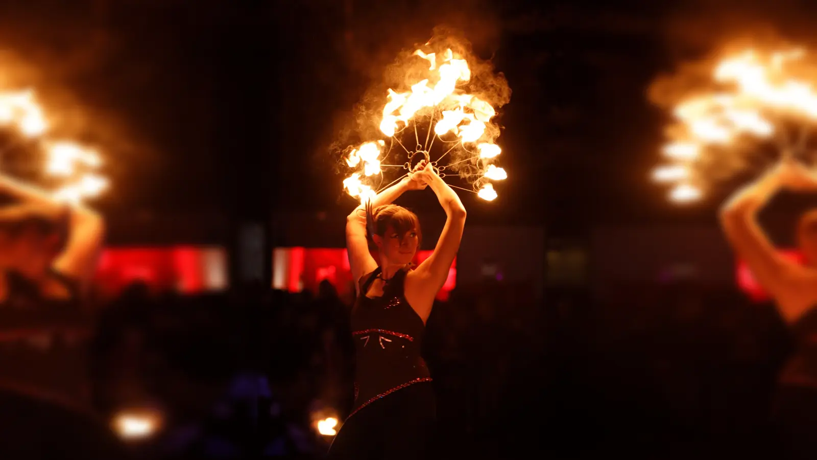 Die Performancegruppe „Elements of Fire“ gibt den Auftakt zum Holzmindener Weihnachtsmarkt. (Foto: ElementsOfFire)