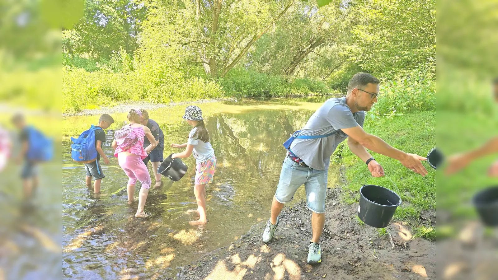 Forschen am Wasser (Foto: Stadt Warburg)