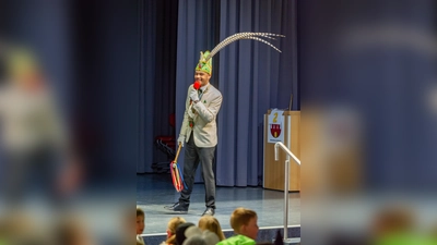 Solobild des Prinzen, der als ehemaliger Schüler der Schule ganz besonders gefeiert wurde. (Foto: privat)