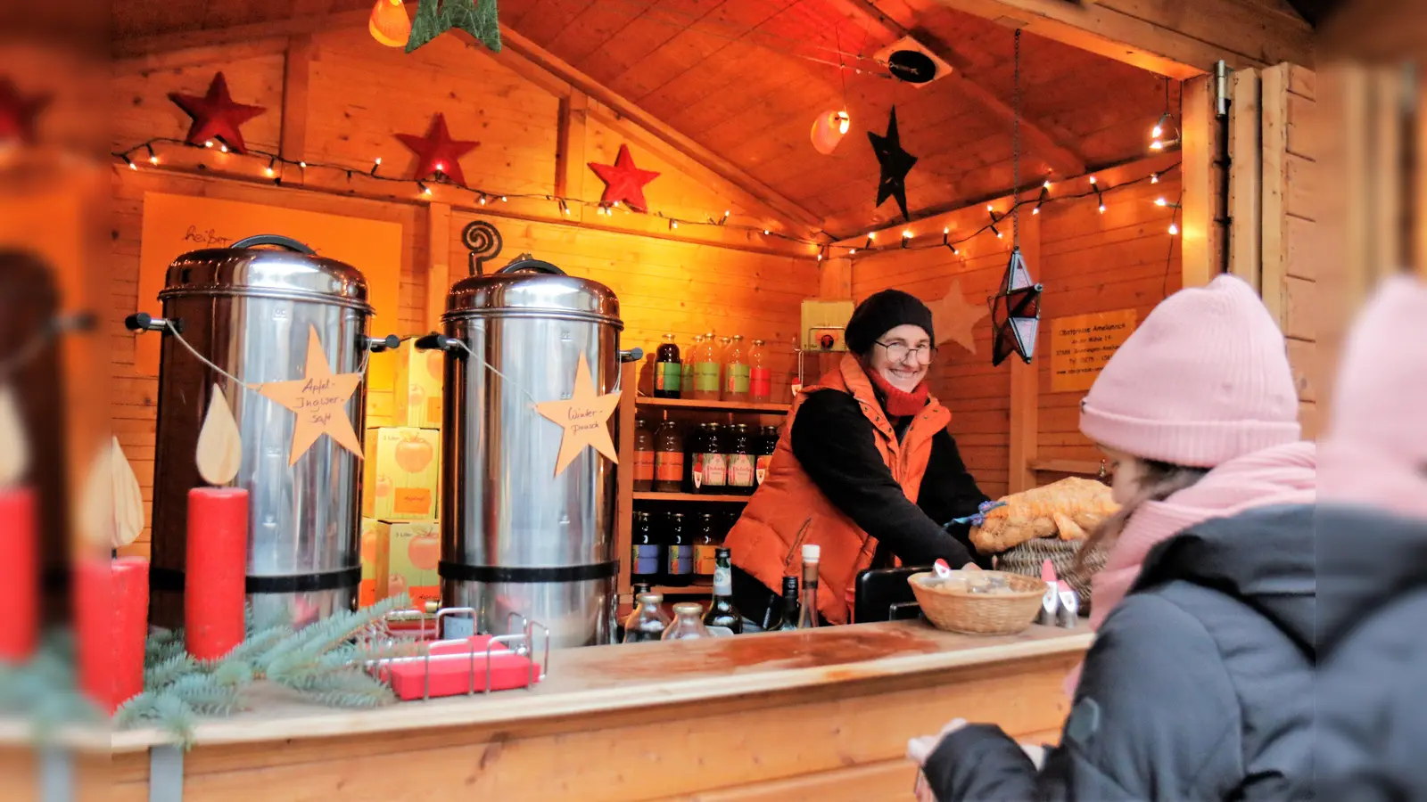 Glühwein gehört auch in Ottbergen zum Marktvergnügen.  (Foto: Iris Spieker-Siebrecht)