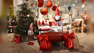 Vorfreude auf das Fest gewinnt man beim Stöbern im Weihnachtsmarkt bei Weser Wohnwelt.  (Foto: Barbara Siebrecht)