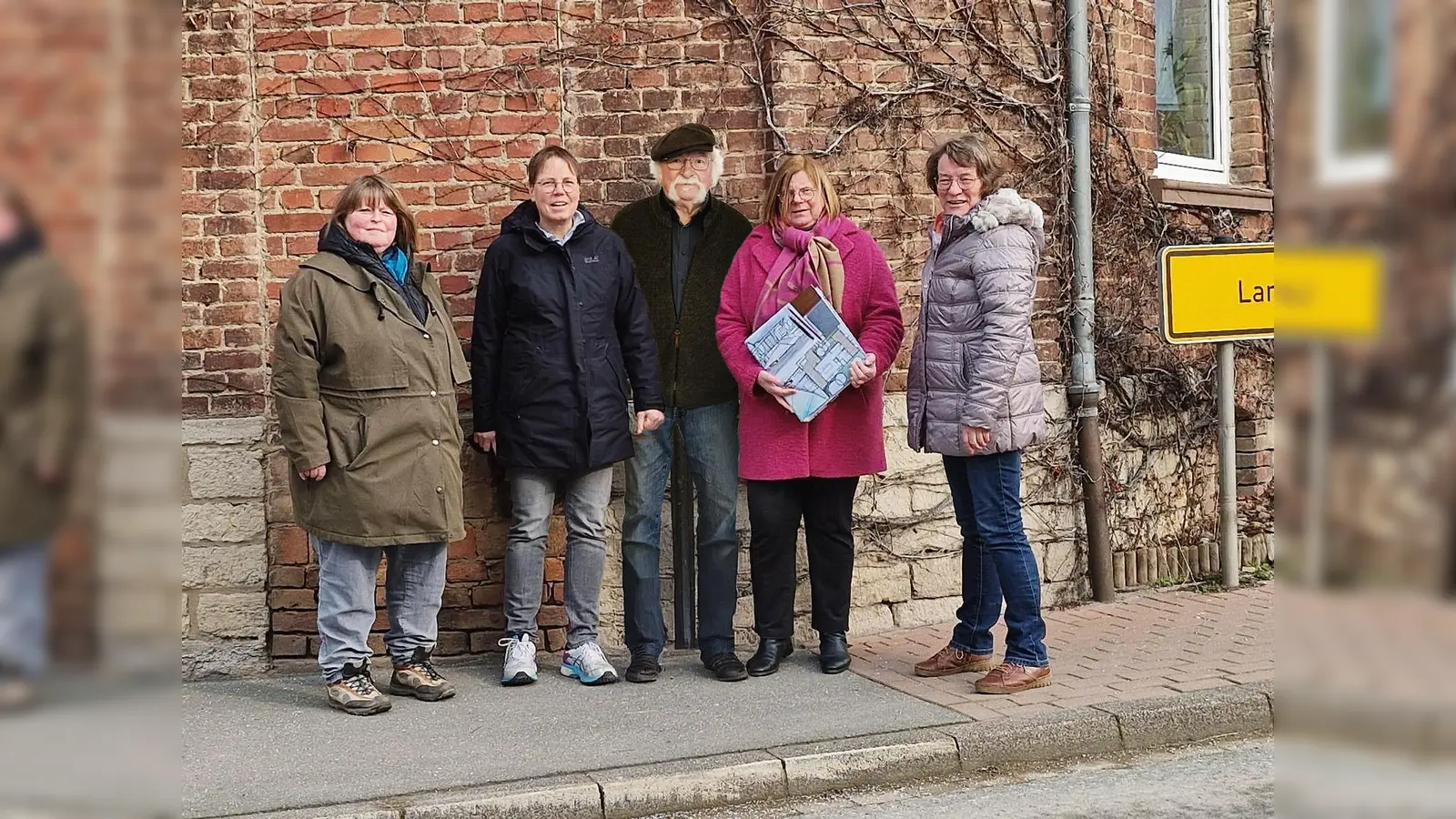 Stolpersteininitiative Körbecke (v.l.): Heike Bandner-Wappler, Uta Häberle, Josef Jacobi, Monika Lange und Hedi Jakubeit. (Foto: privat)
