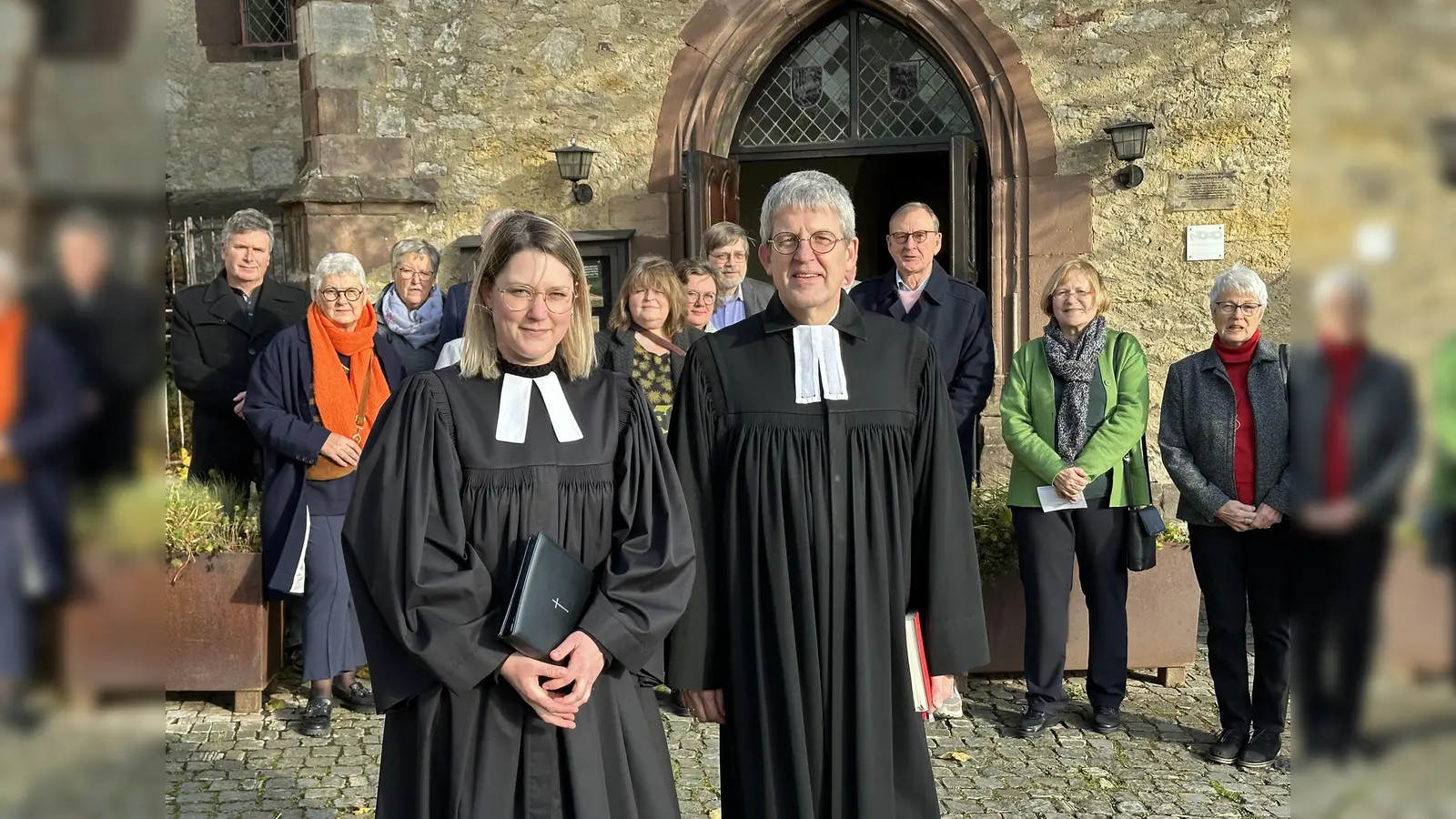 Melanie Hellmers wurde von Superintendent Volker Neuhoff als Gemeindepfarrerin der Evangelischen Kirchengemeinde Altkreis Warburg entpflichtet. (Foto: Ev. Kirchengemeinde Altkreis Warburg)