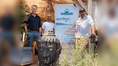 SummerFeeling bei quer/Beatz im Strandgut (v.l.): Die Dj`s Markus Finger und Marcus Stiera und Strandgutbetreiber Alexander Hundt freuen sich auf eine besondere Party. (Foto: privat)