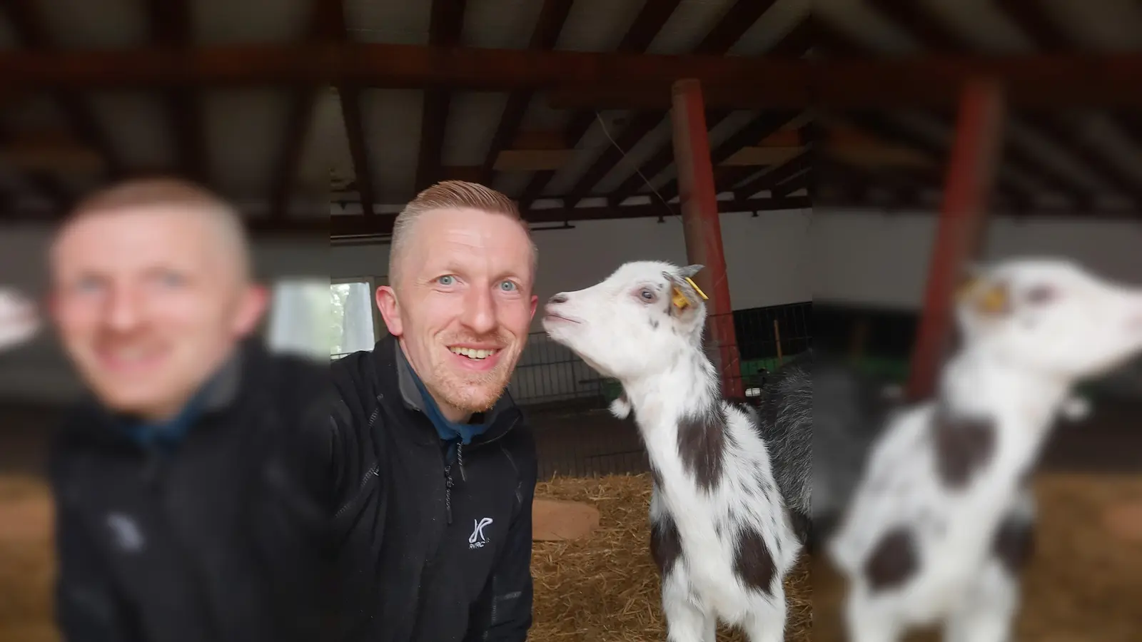 Michael Peine stellt die tierischen Bewohner des Hofes vor. (Foto: privat)